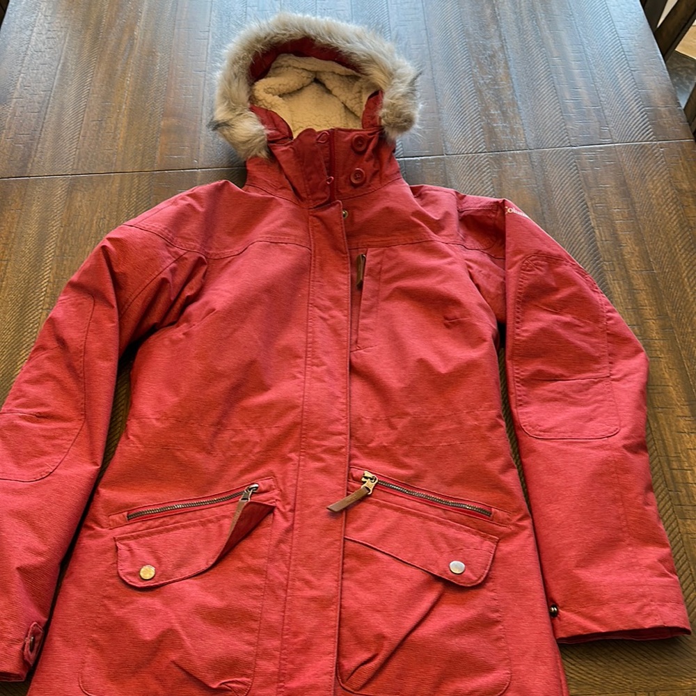 Columbia ladies winter jacket.  EUC.  Size XS zip out